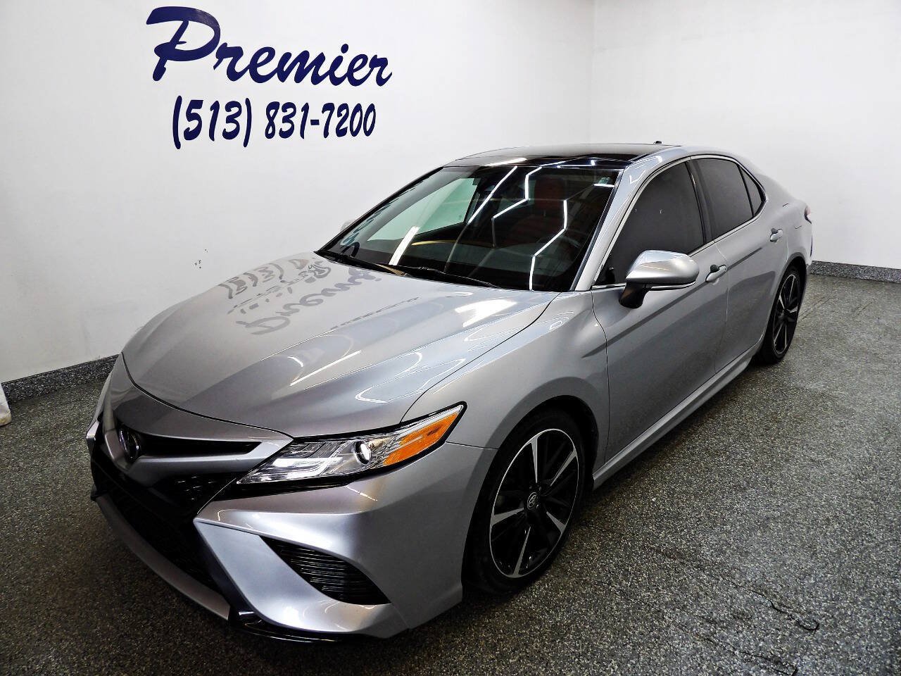 Used 2020 Toyota Camry XSE FWD image 1