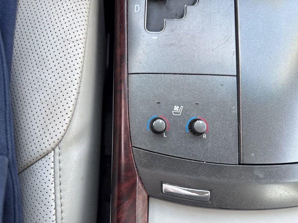 Used 2011 Toyota Avalon Limited image 23