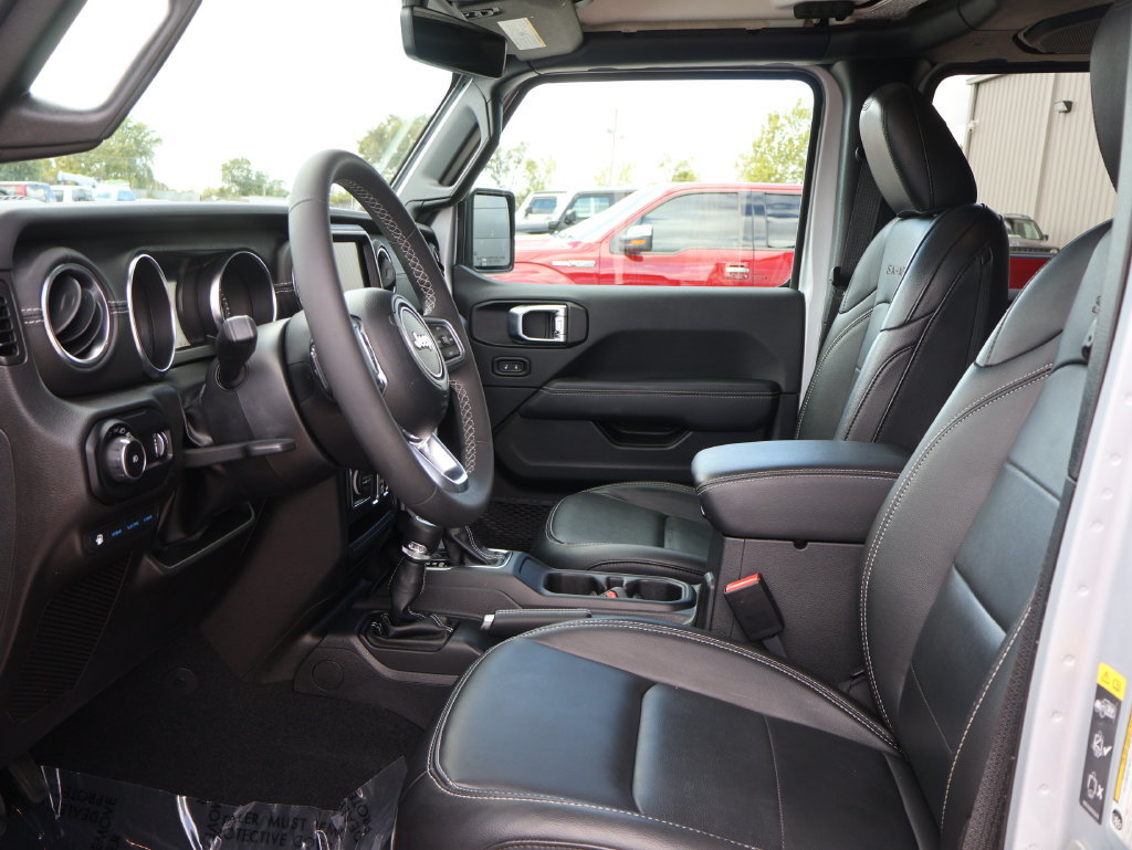 Used 2023 Jeep Wrangler Unlimited Sahara AWD/4WD image 21