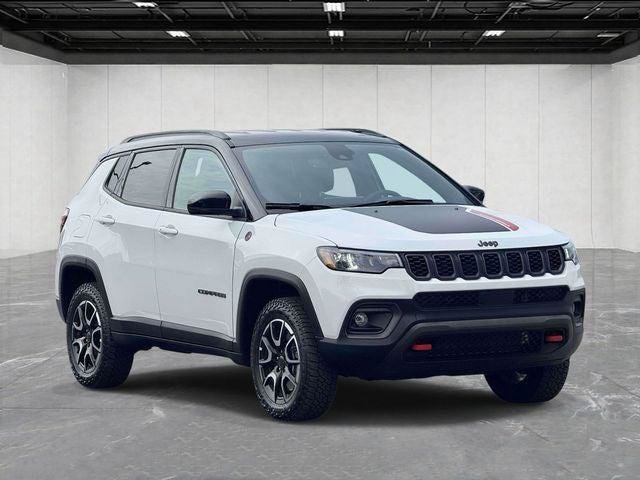 Certified 2025 Jeep Compass Trailhawk AWD/4WD image 3