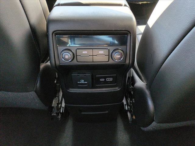 Used 2023 GMC Acadia SLT image 16