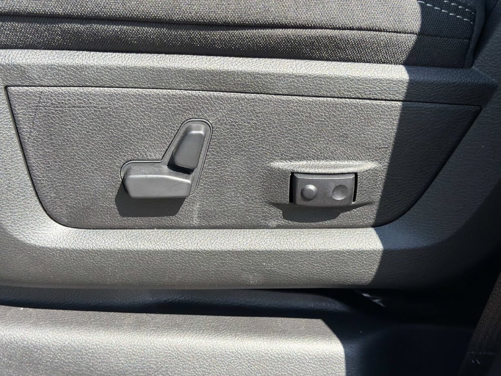 New 2026 RAM 3500 Big Horn AWD/4WD image 17