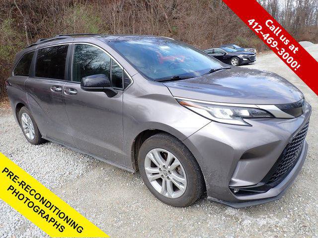 Certified 2022 Toyota Sienna XSE w/ XSE Plus Package image 1
