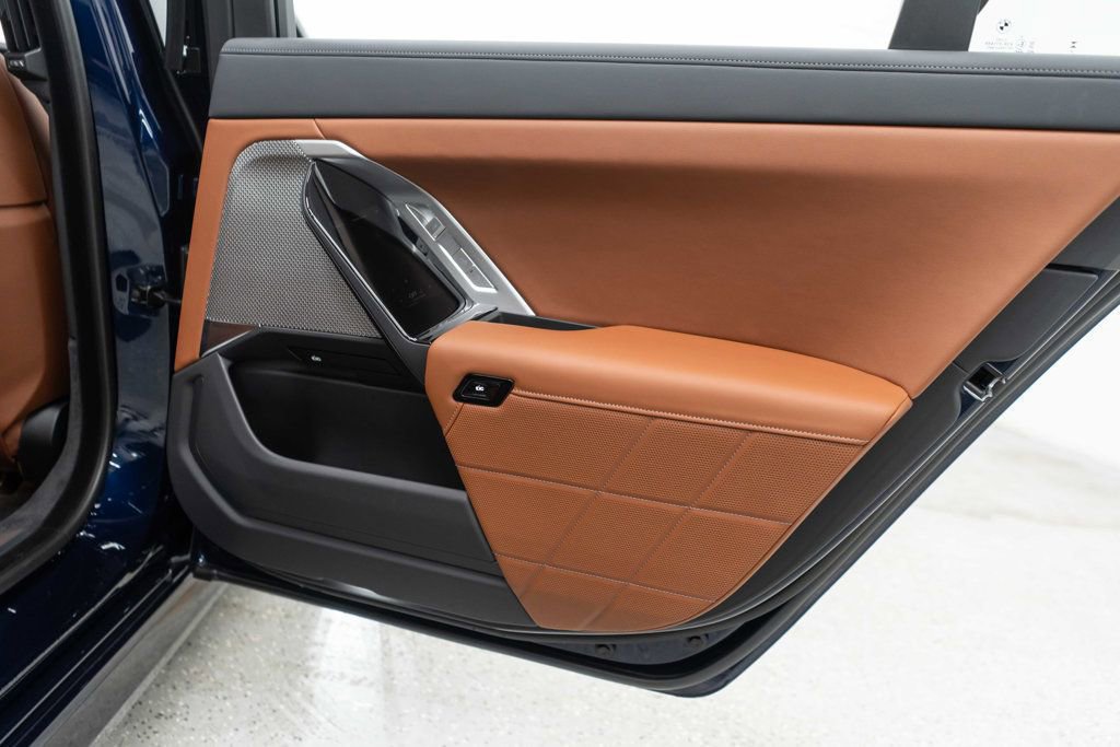 Used 2025 BMW 760i xDrive image 33