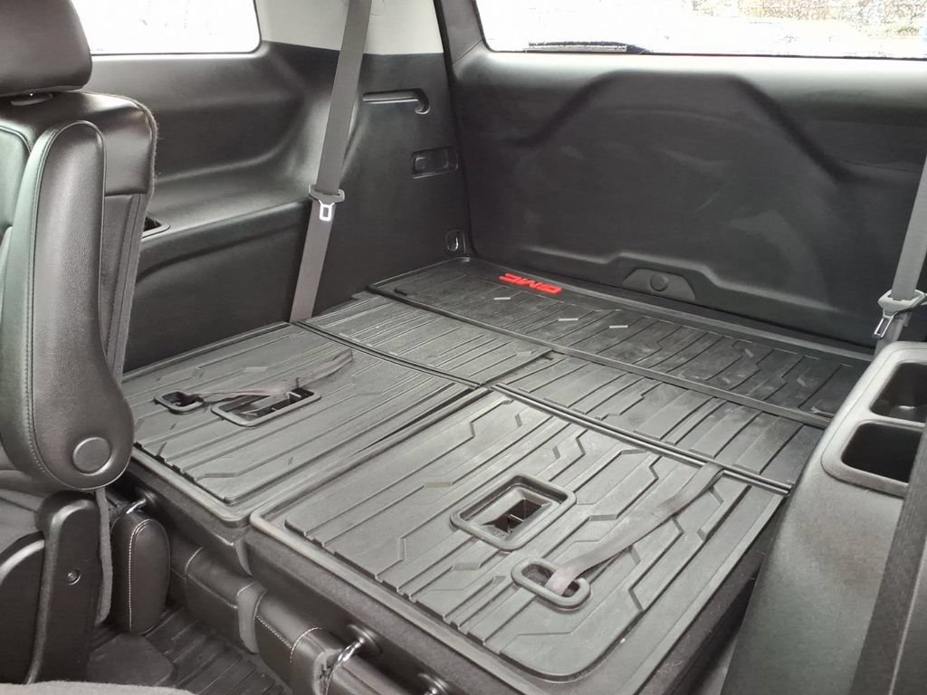 Used 2023 GMC Acadia SLT w/ Technology Package FWD image 9