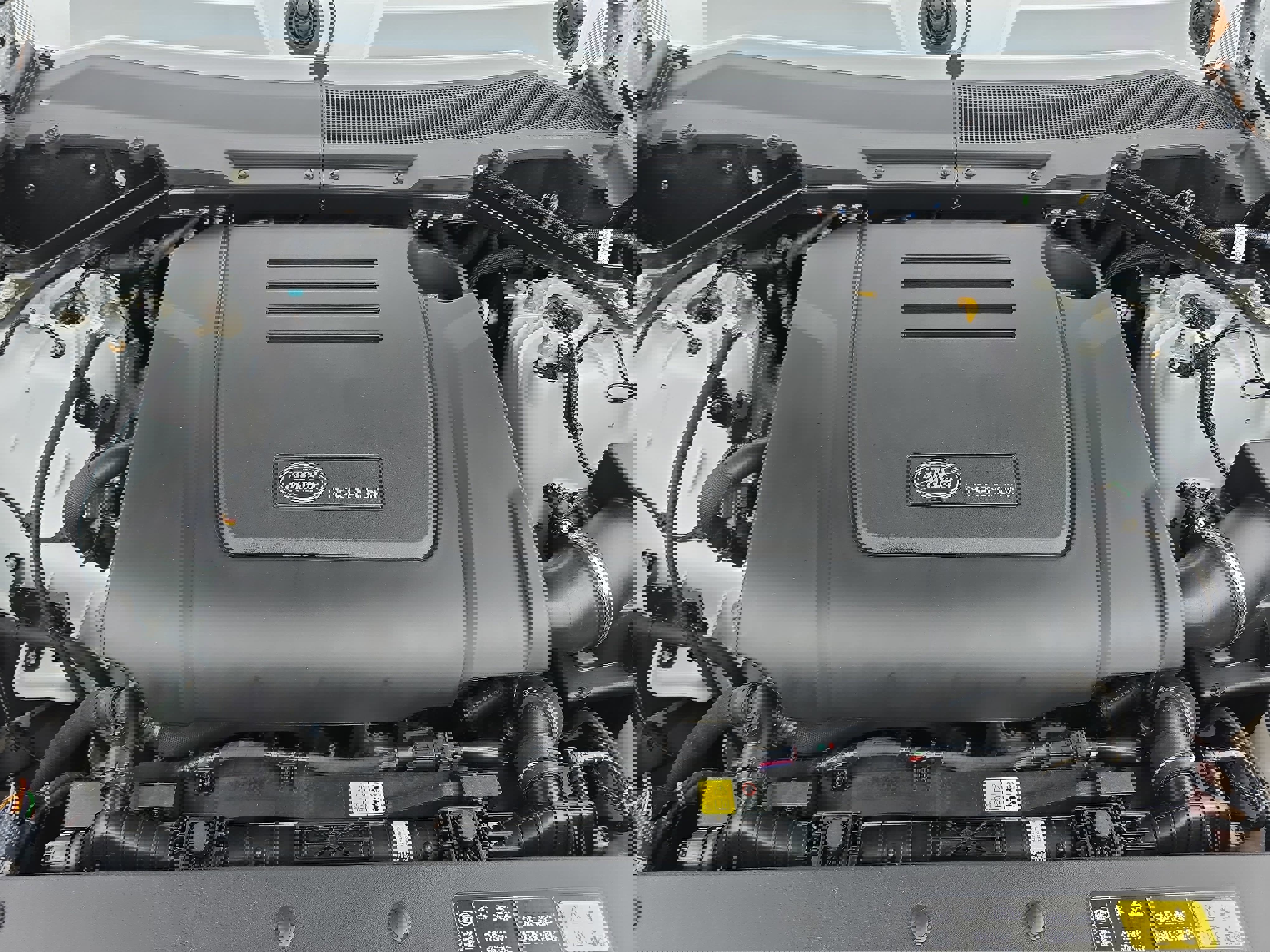 Certified 2025 Land Rover Defender 90 S image 30