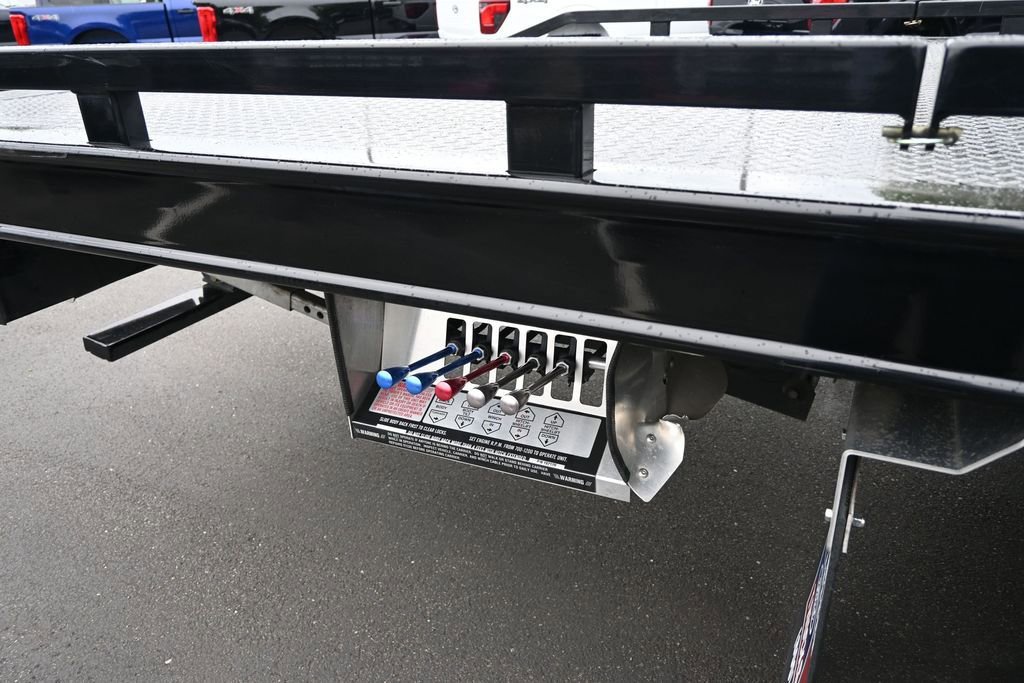Used 2024 Ford F550 4x4 Regular Cab Super Duty image 28