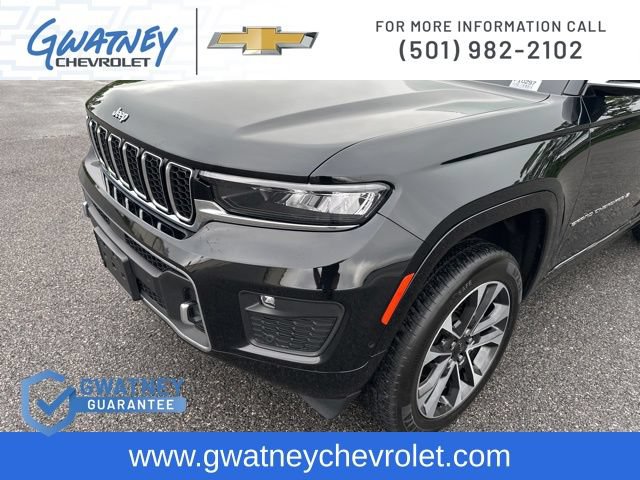 Used 2023 Jeep Grand Cherokee Overland w/ Luxury Tech Group IV AWD/4WD image 14