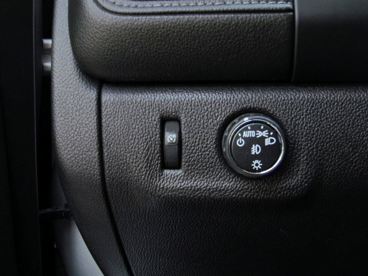 Used 2015 GMC Canyon SLE w/ SLE Convenience Package image 23