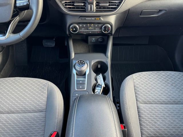 Used 2022 Ford Escape SE w/ SE Sport Appearance Package image 19