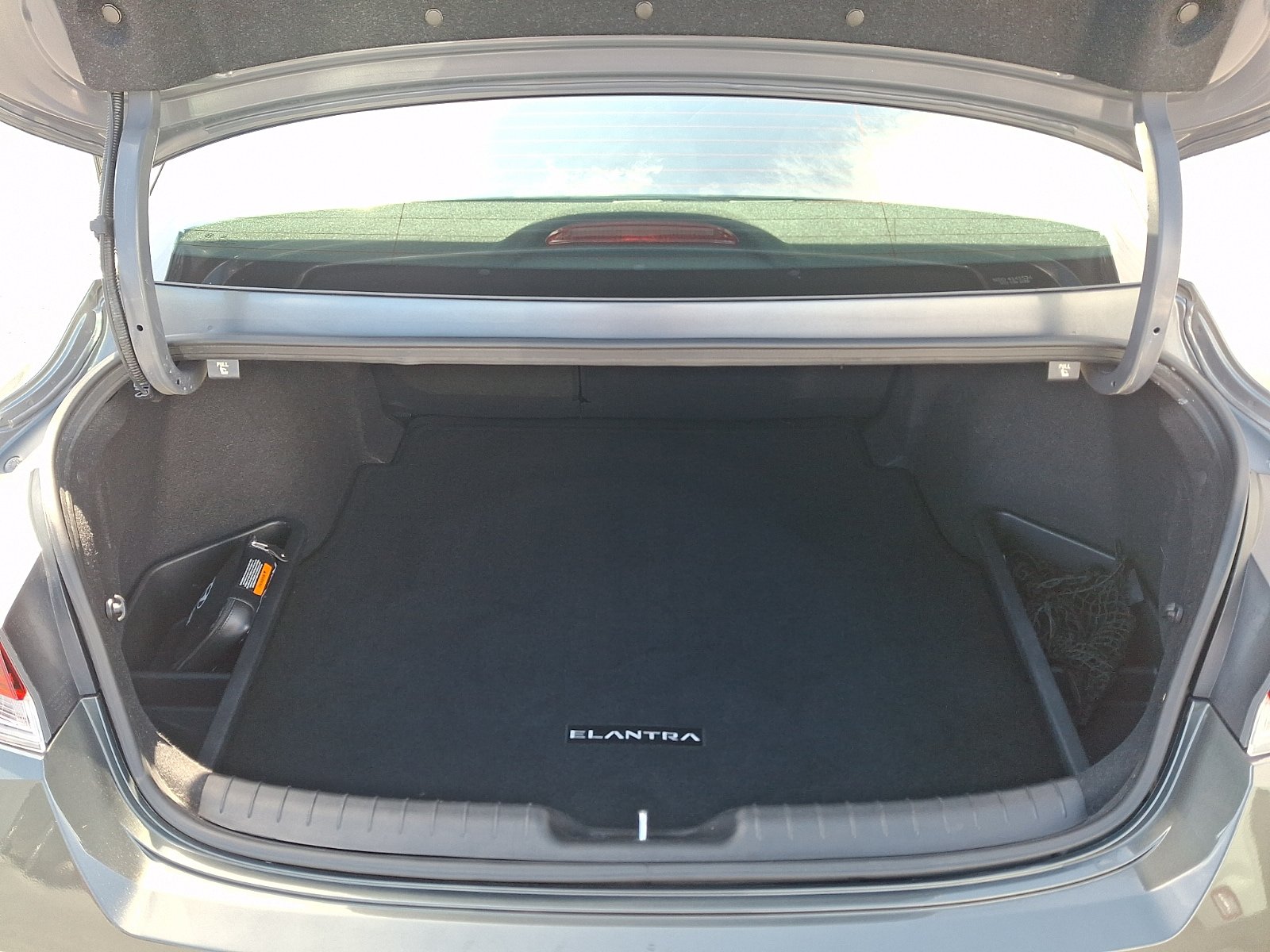 Certified 2024 Hyundai Elantra SEL w/ Convenience Package FWD image 31