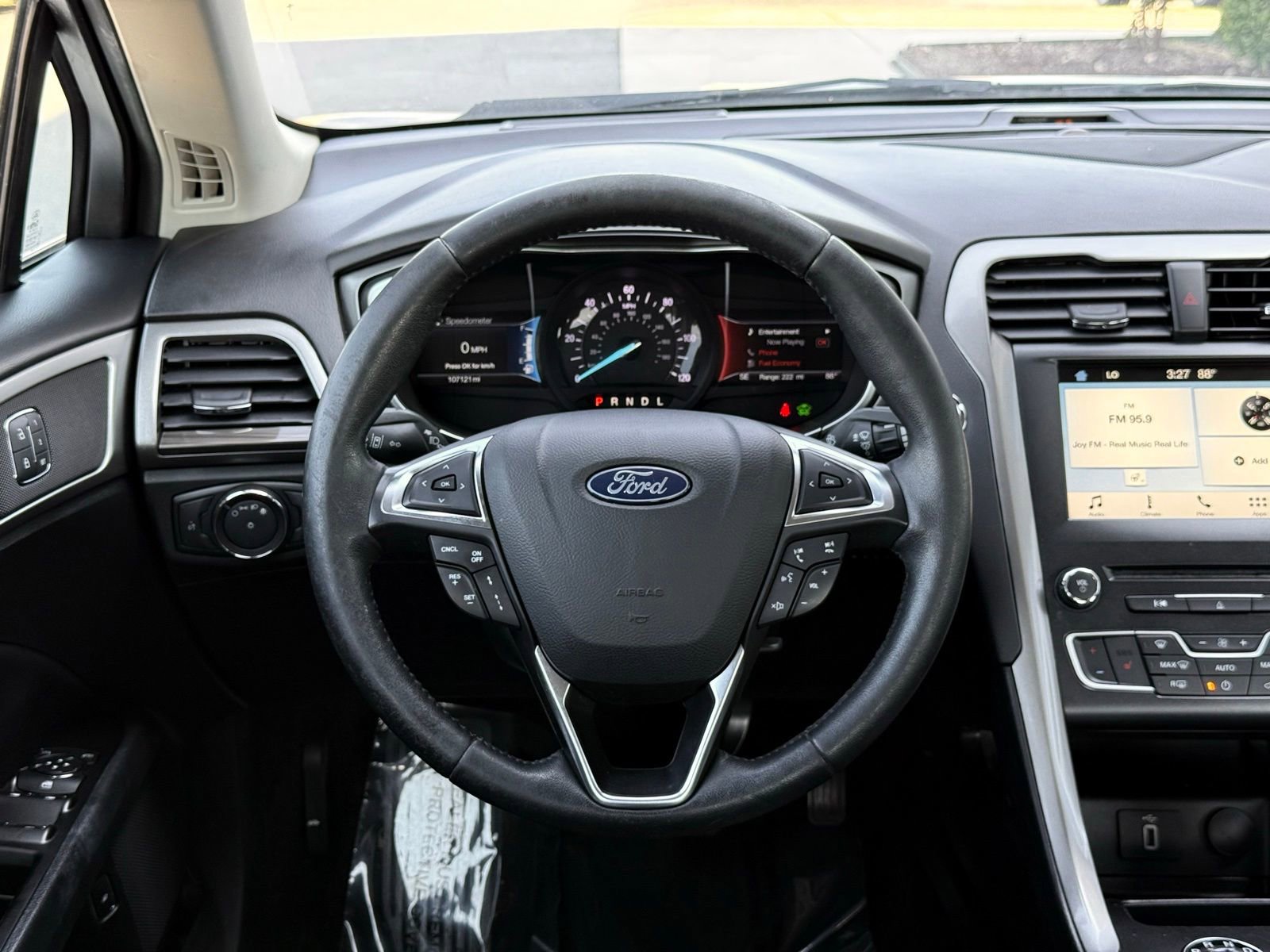 Used 2018 Ford Fusion SE w/ Equipment Group 602A FWD image 26