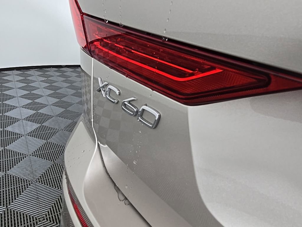 Certified 2023 Volvo XC60 B5 Plus w/ Climate Package image 8