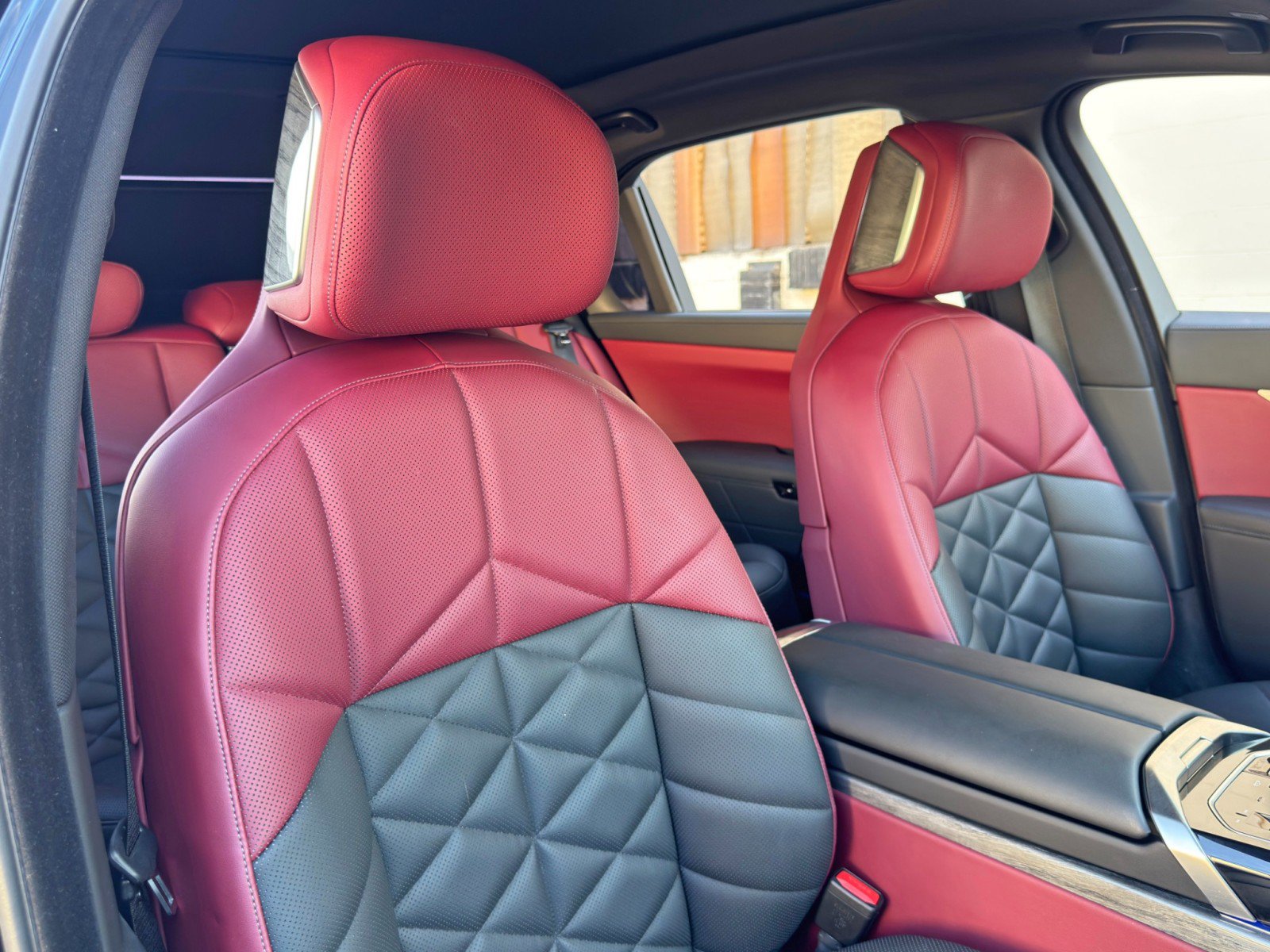 Used 2024 BMW 740i w/ Premium Package 2 RWD image 51