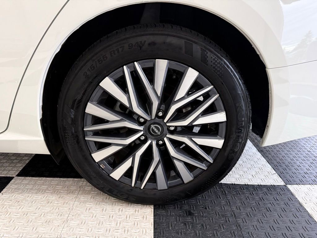 Used 2025 Nissan Altima 2.5 SV FWD image 10