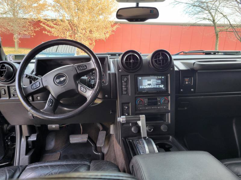 Used 2005 HUMMER H2 SUT w/ Preferred Equipment Group AWD/4WD image 49