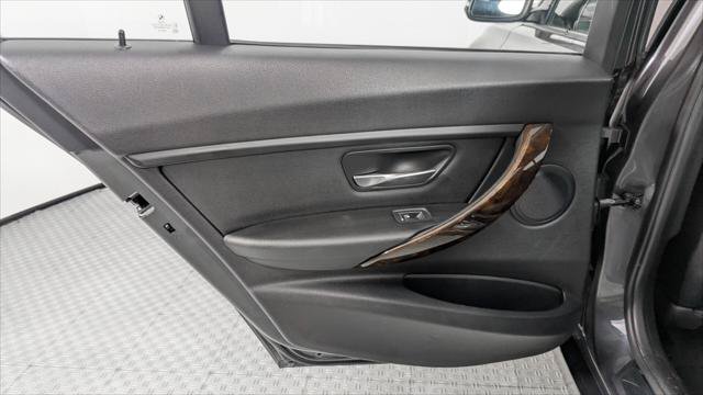 Used 2016 BMW 320i xDrive Sedan w/ Sport Package AWD/4WD image 13