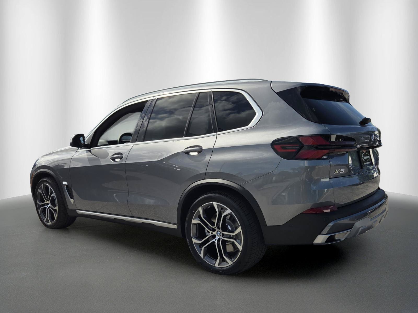 Certified 2026 BMW X5 xDrive50e AWD/4WD image 4