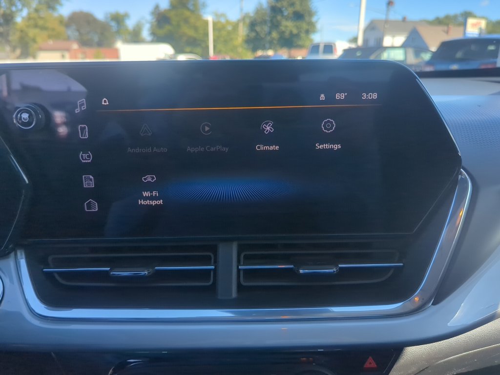 Certified 2024 Chevrolet Trax LT w/ Sunroof Package FWD image 16