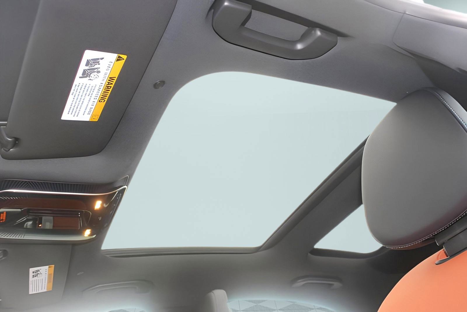 Used 2024 Mercedes-Benz C 300 Sedan image 12