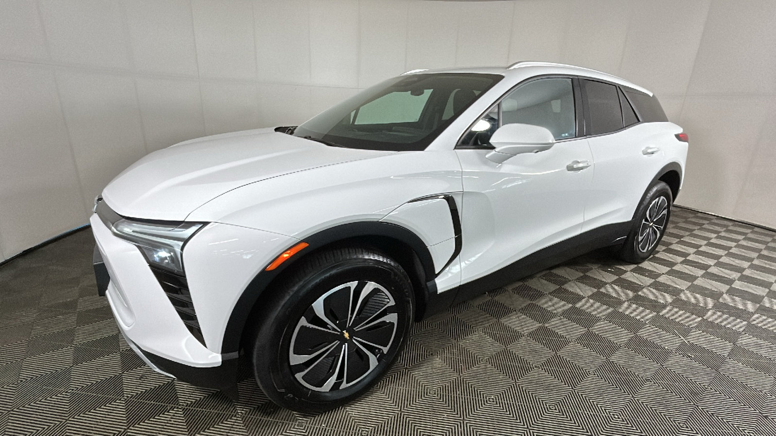 Used 2024 Chevrolet Blazer EV LT AWD/4WD image 8