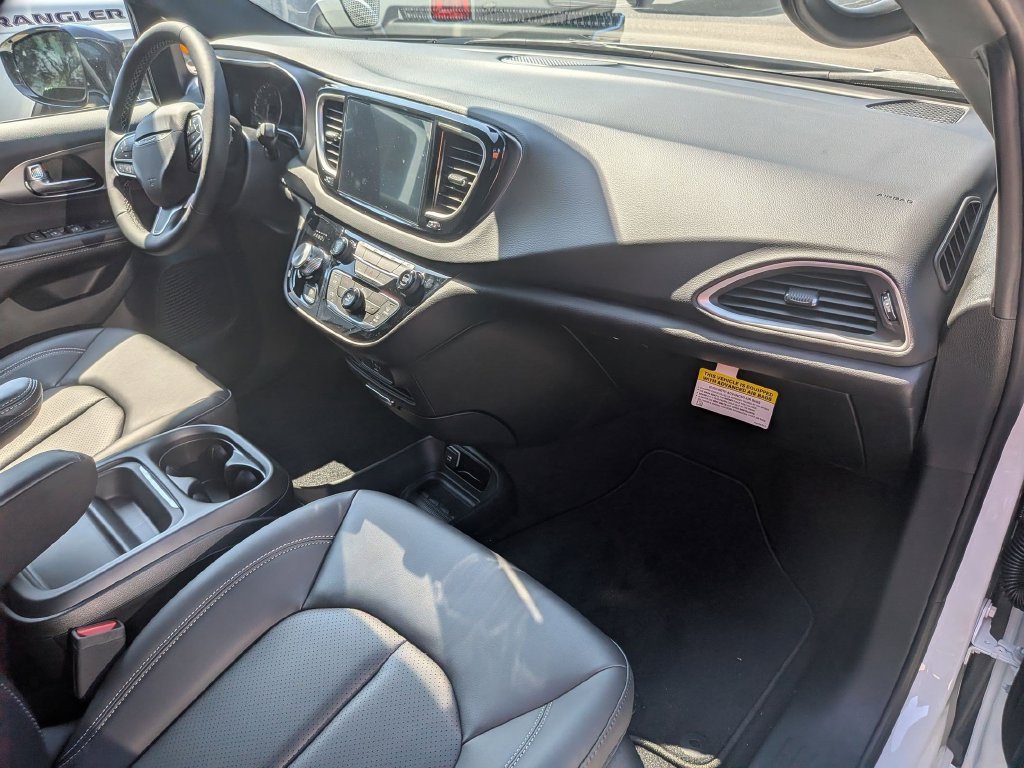 New 2027 Chrysler Pacifica LX FWD image 32
