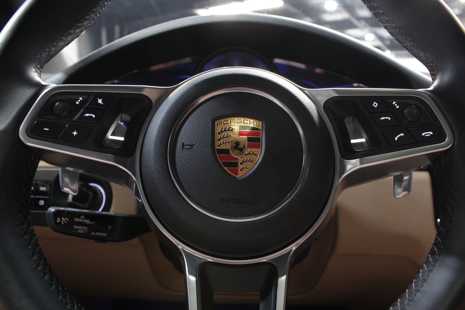 Used 2019 Porsche Cayenne w/ Premium Package AWD/4WD image 63