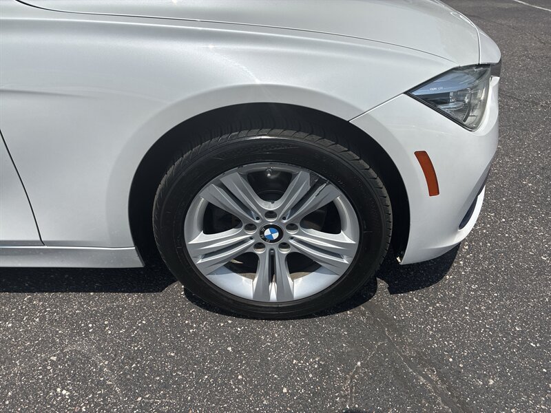 Used 2018 BMW 328d xDrive Wagon AWD/4WD image 12
