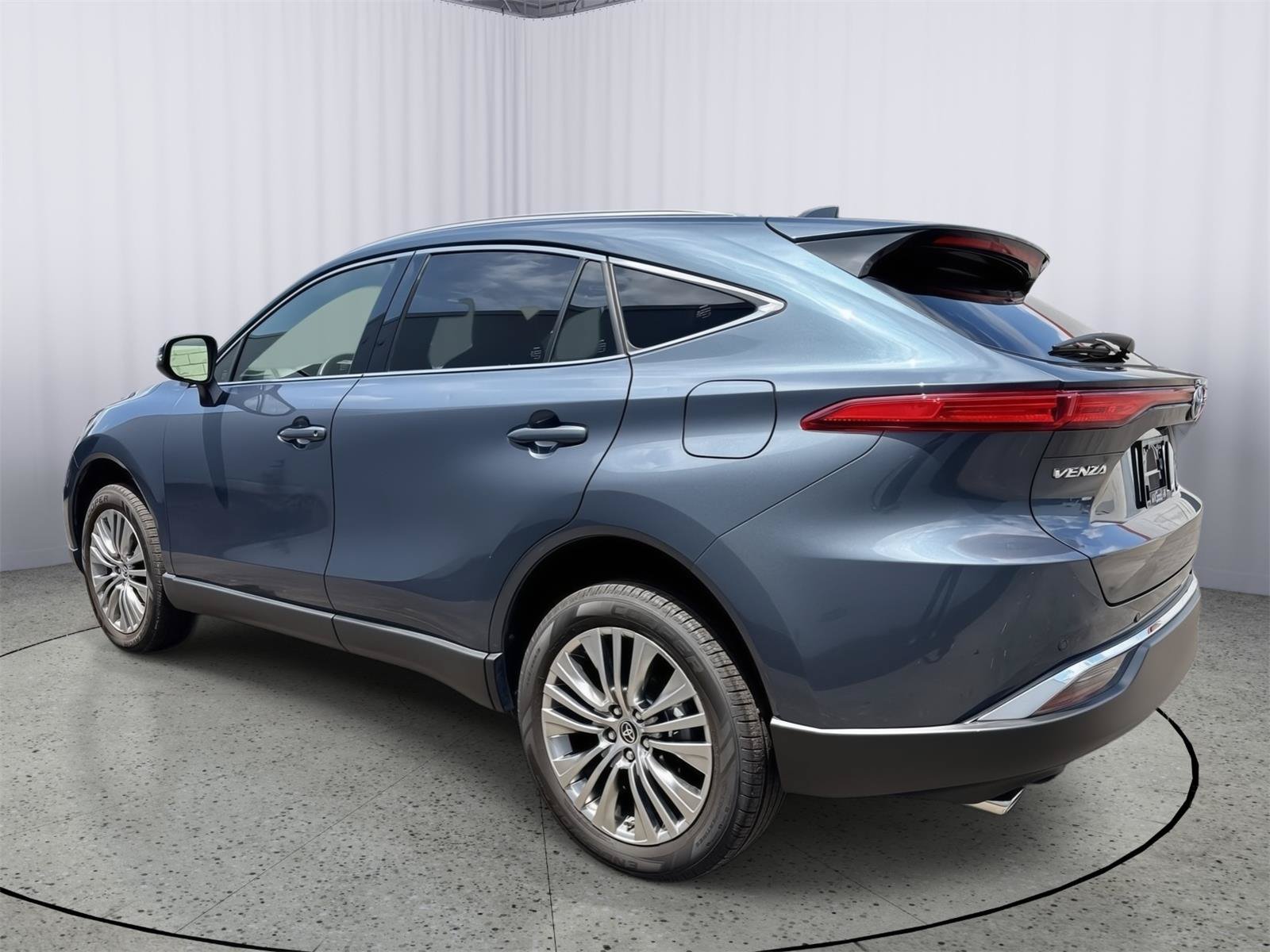 Used 2022 Toyota Venza Limited AWD/4WD image 10