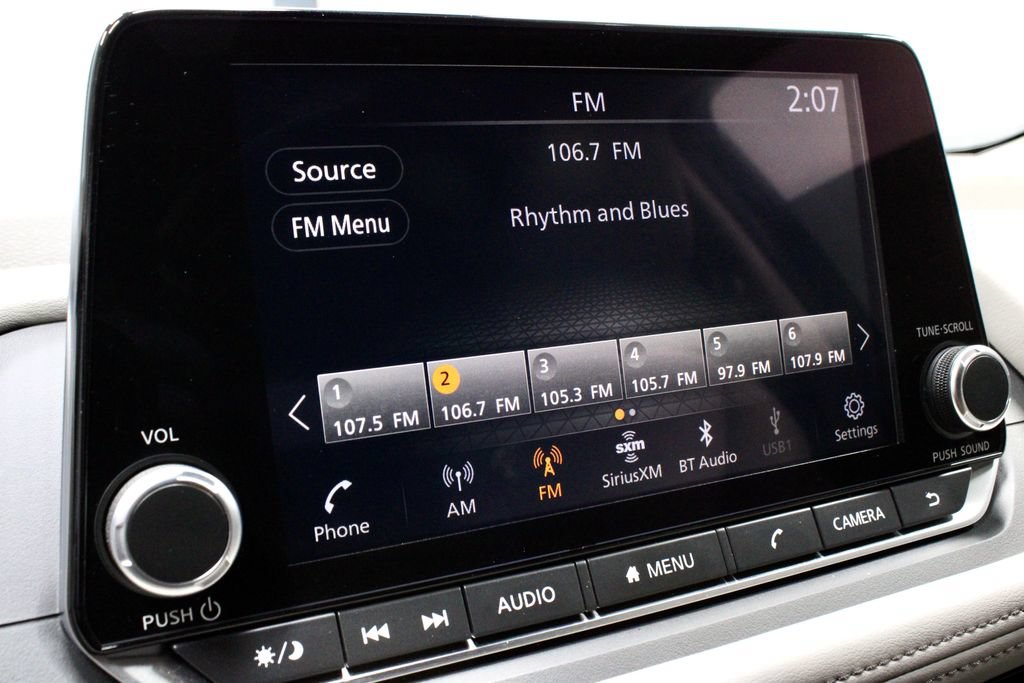 Used 2023 Nissan Rogue SV FWD image 3