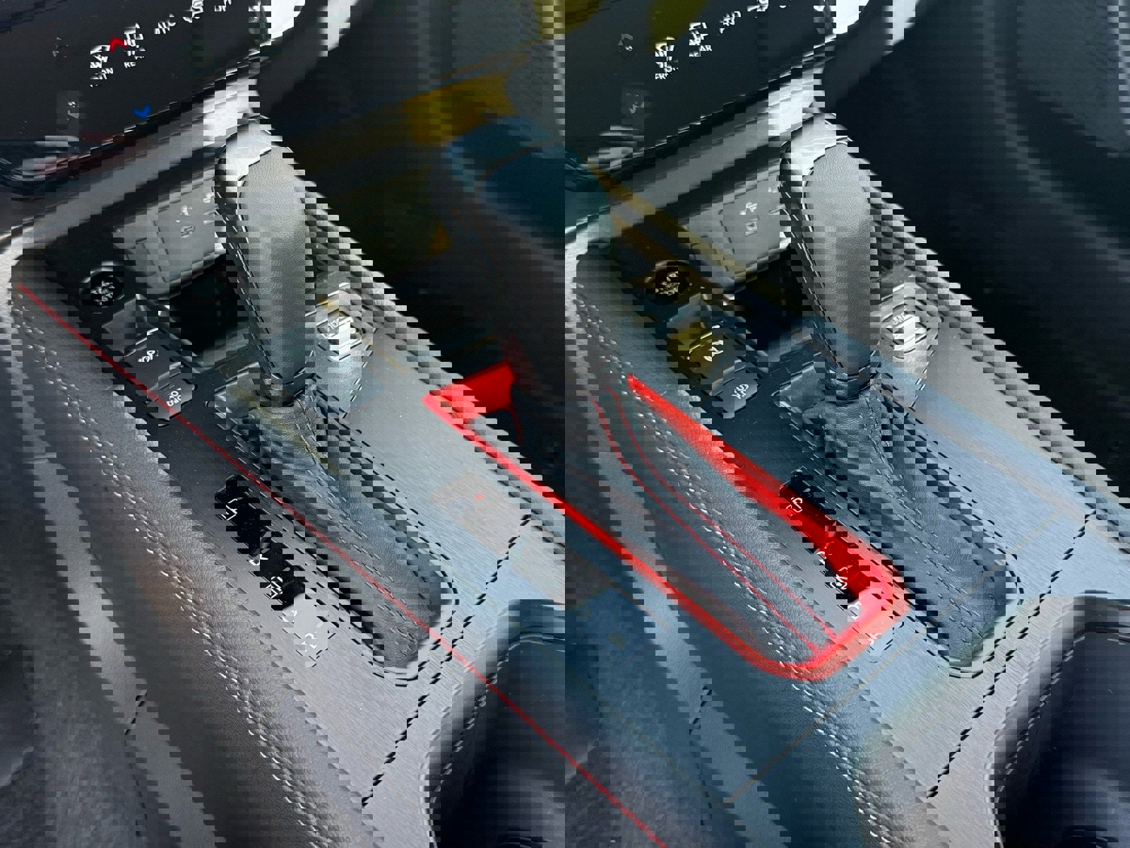 New 2025 Nissan Kicks SR image 28