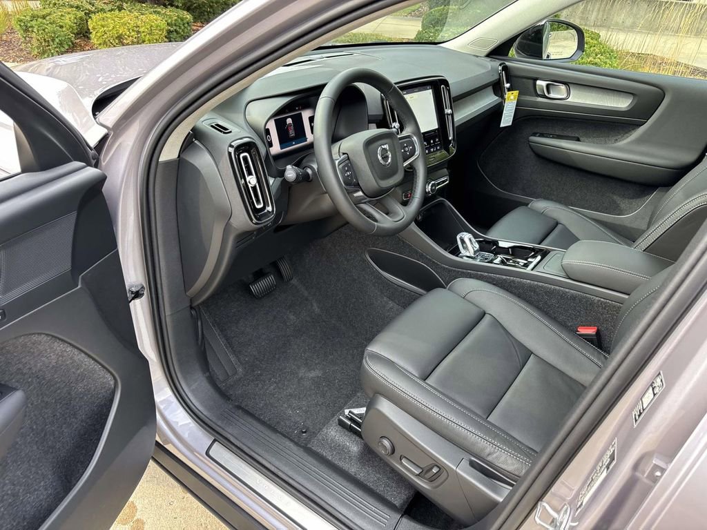 New 2026 Volvo XC40 B5 Plus w/ Protection Package Premier image 24