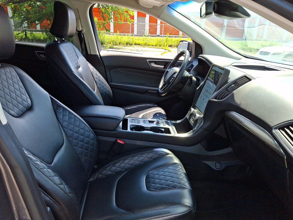 Used 2024 Ford Edge Titanium AWD/4WD image 12