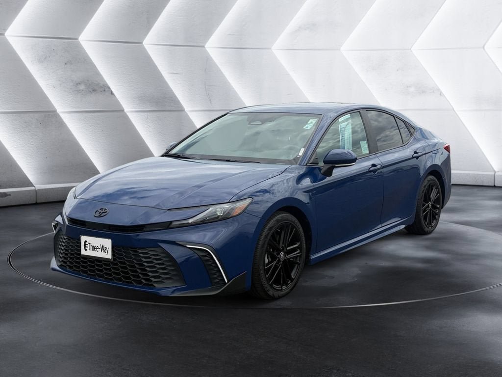 Used 2025 Toyota Camry SE FWD image 1
