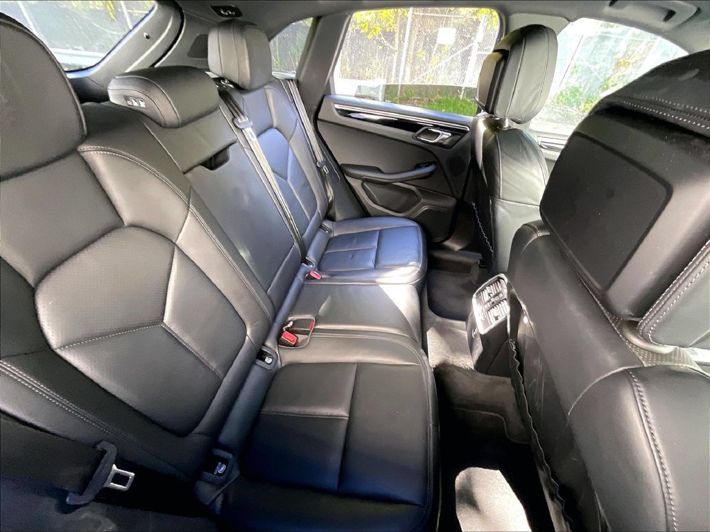 Certified 2023 Porsche Macan AWD/4WD image 21