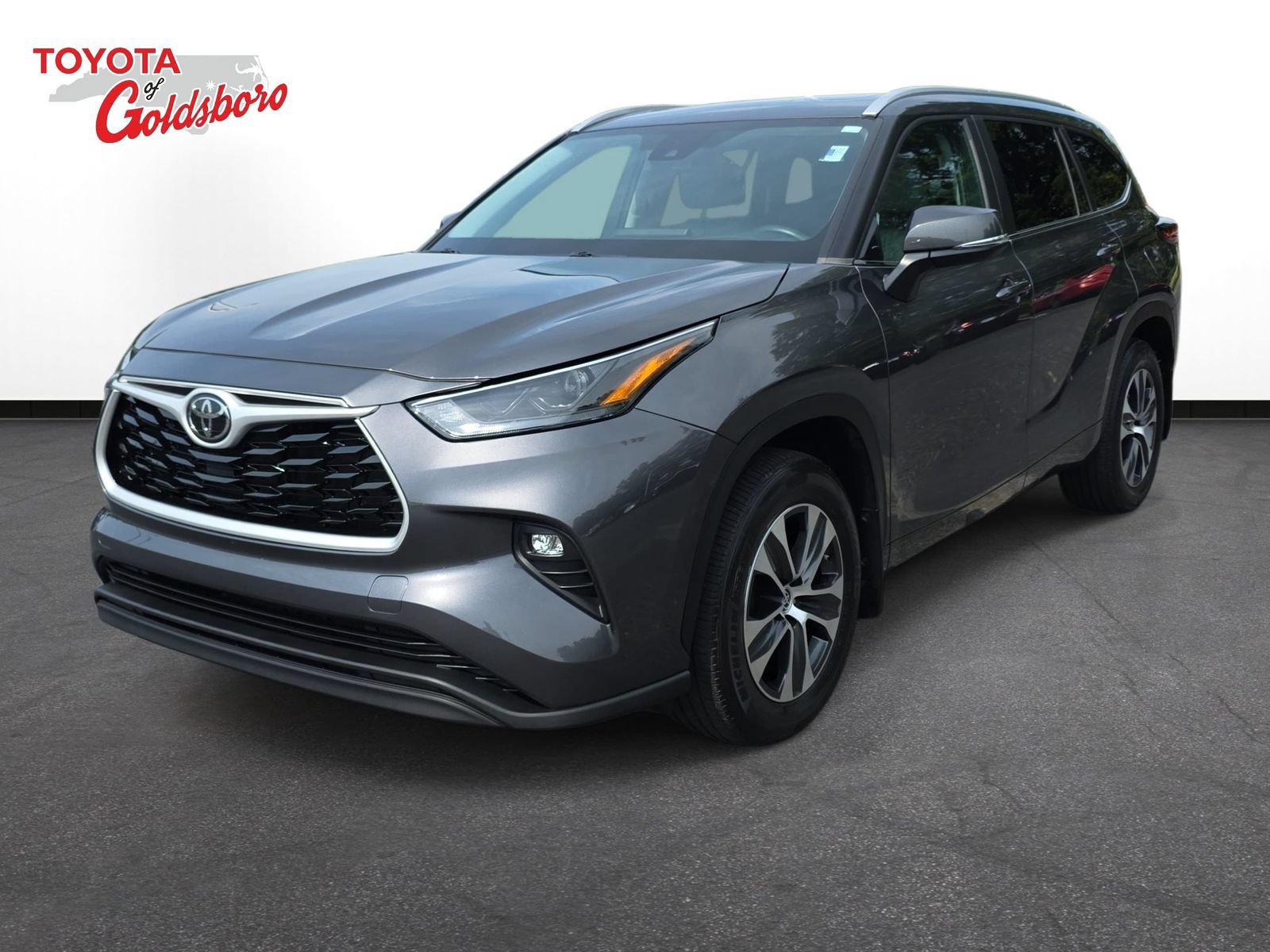 Used 2023 Toyota Highlander XLE FWD video 1