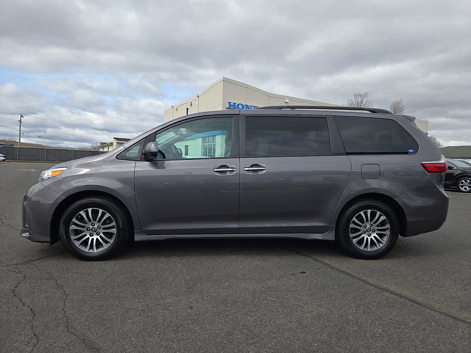 Used 2018 Toyota Sienna XLE FWD image 8