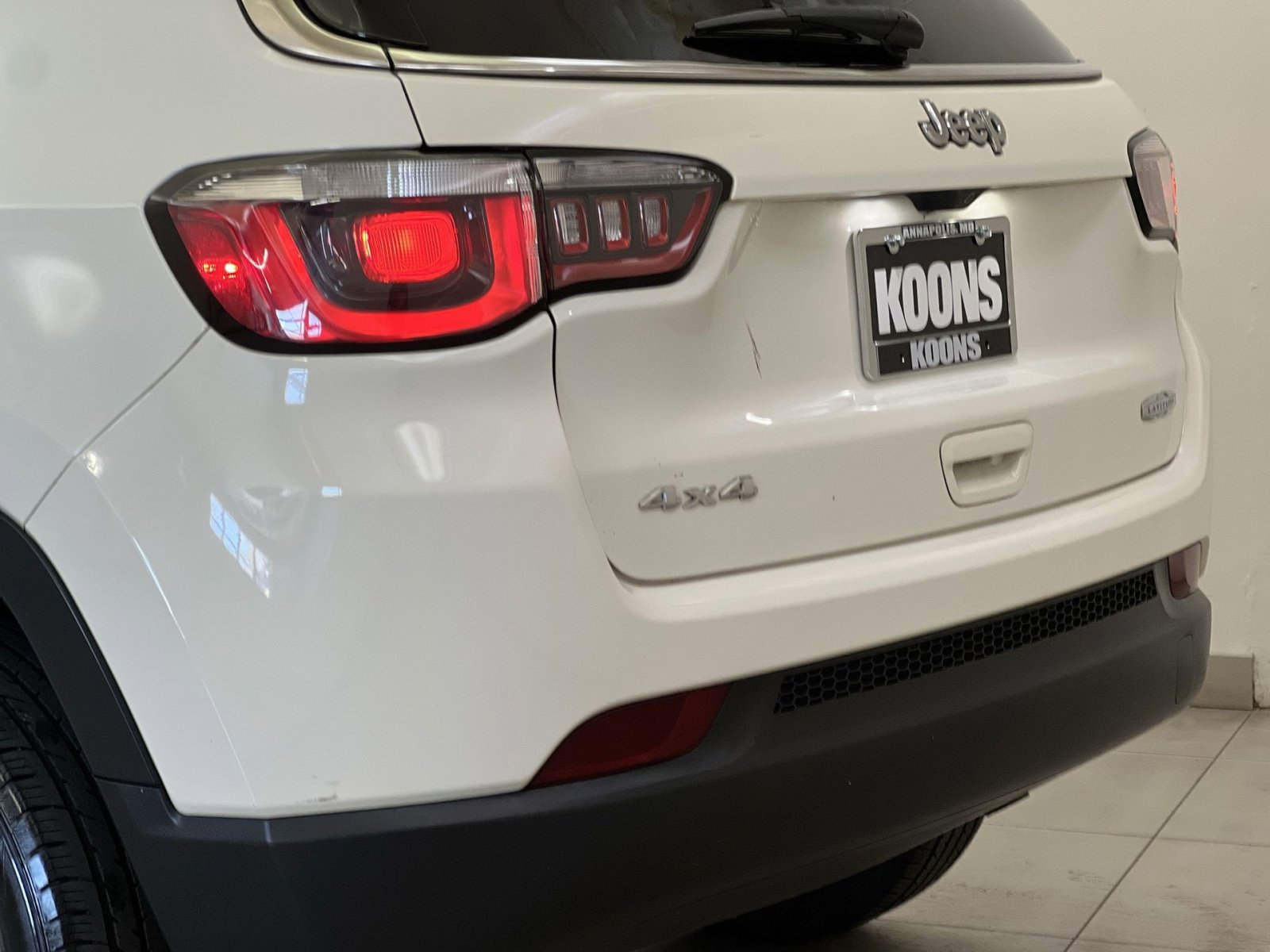 Used 2018 Jeep Compass Latitude AWD/4WD image 32