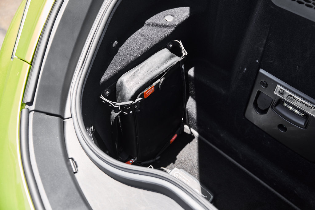 Used 2023 McLaren GT RWD image 18