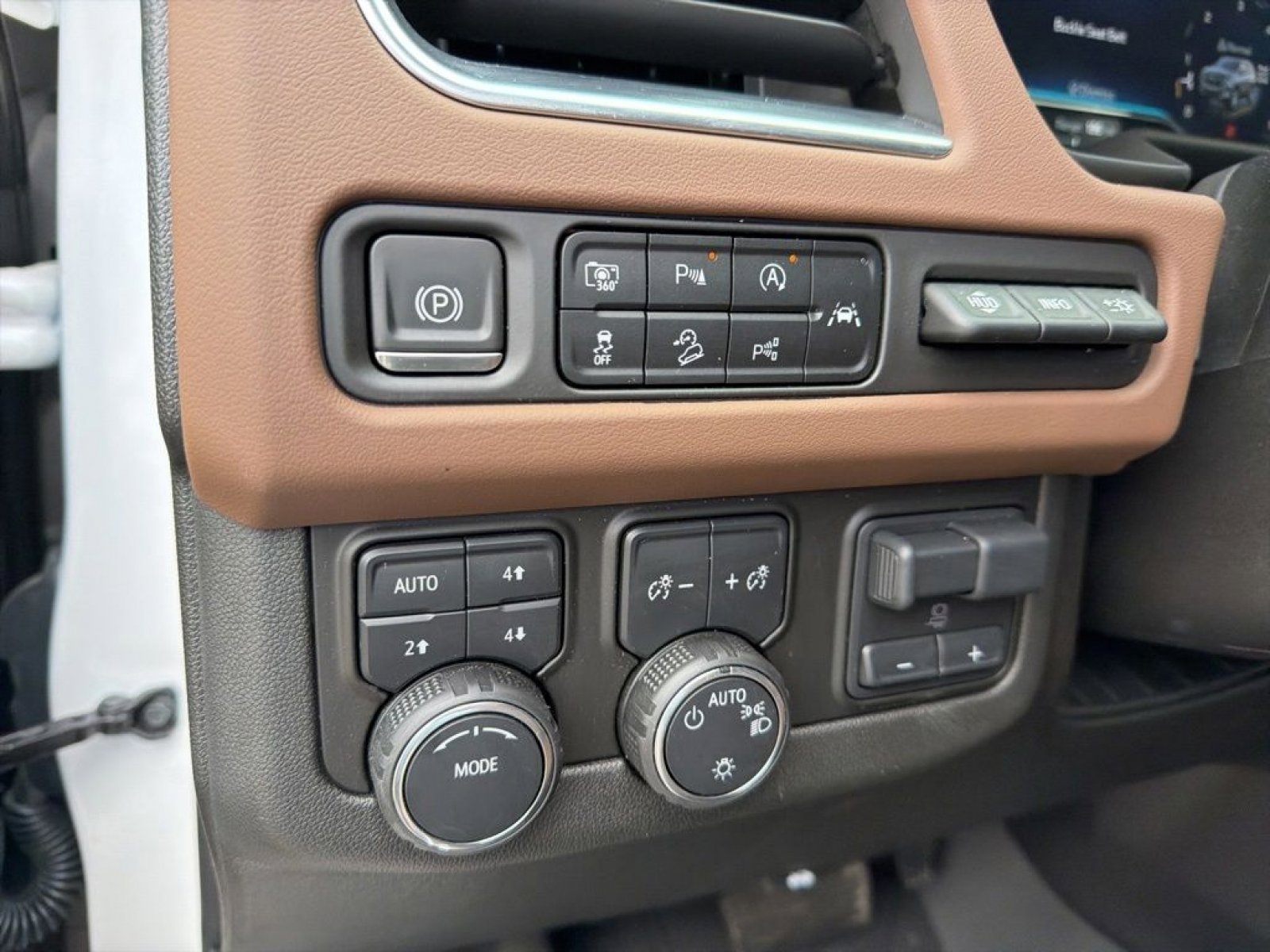 Used 2024 Chevrolet Suburban High Country w/ Advanced Technology Package AWD/4WD image 21