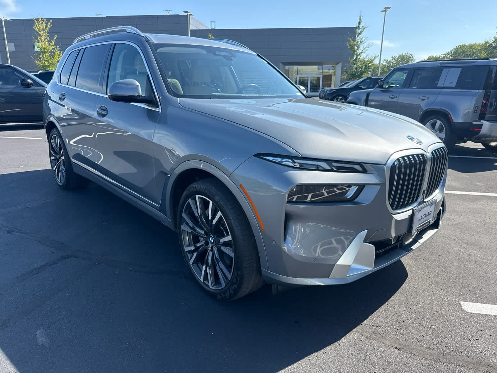Used 2023 BMW X7 xDrive40i w/ Executive Package AWD/4WD image 5