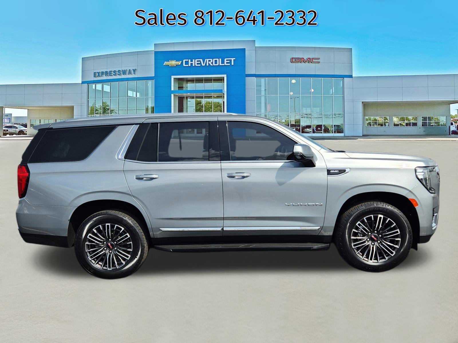 Used 2024 GMC Yukon SLT w/ SLT Luxury Package image 8