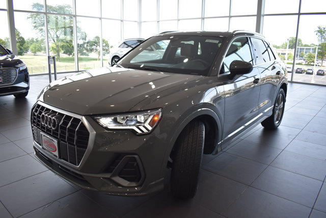 Used 2024 Audi Q3 2.0T Premium Plus w/ Premium Plus Package AWD/4WD image 3