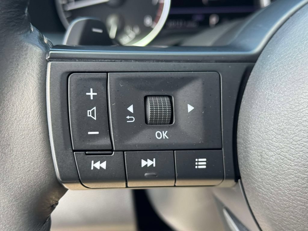 Used 2025 Nissan Pathfinder SV AWD/4WD image 20