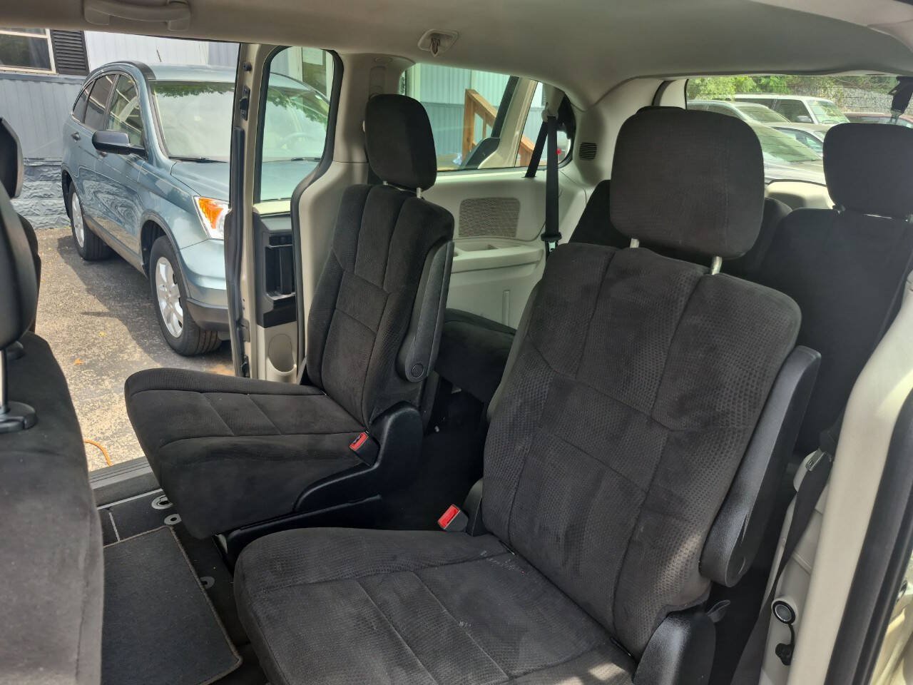 Used 2013 Dodge Grand Caravan American Value Package w/ UConnect Hands-Free Group FWD image 6