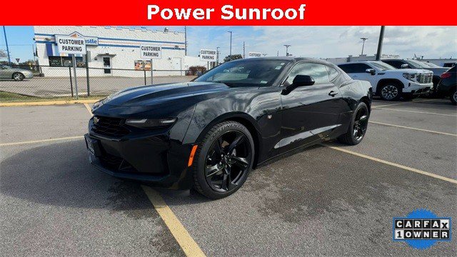 Used 2023 Chevrolet Camaro LT w/ Technology Package image 5
