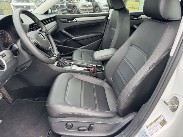 Used 2022 Volkswagen Passat 2.0T SE FWD image 17