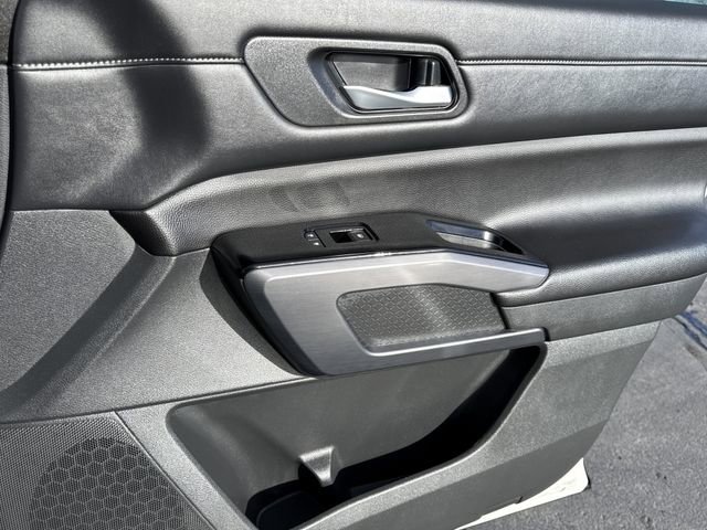 Used 2024 Nissan Pathfinder SL w/ Black Appearance Package image 25