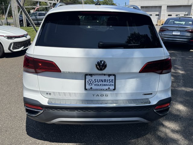 Used 2023 Volkswagen Taos SE AWD/4WD image 5