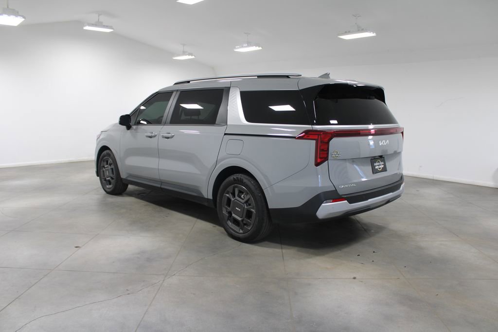 Used 2025 Kia Carnival EX image 7